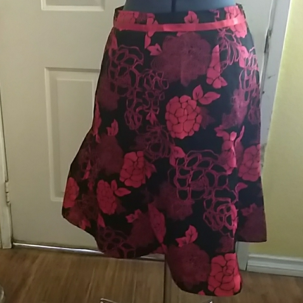 Notations Black and Red Flower Skirt